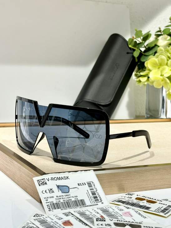 Picture of Valentino Sunglasses _SKUfw66121530fw